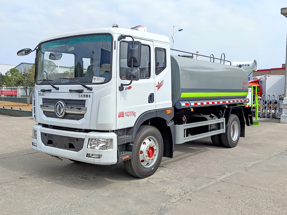 東風(fēng)大多利卡-10.06立方多功能抑塵車(chē)